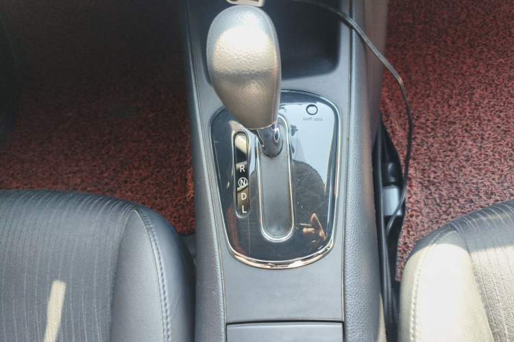Used Nissan Tiida 2011 1.6L CVT Smart Version Gear Lever