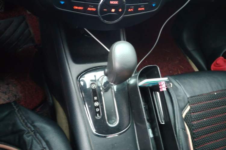 Used Nissan Tiida 2011 1.6L CVT Smart Version Gear Lever