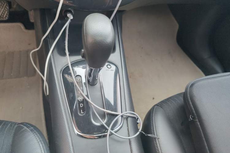 Used Nissan Tiida 2011 1.6L CVT Smart Version Gear Lever