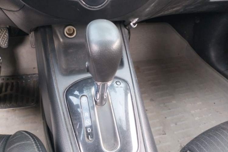 Used Nissan Tiida 2011 1.6L CVT Smart Version Gear Lever