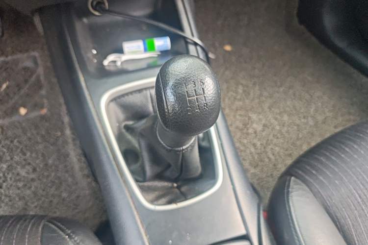 Used Nissan Tiida 2011 1.6L Manual Smart Version Gear Lever