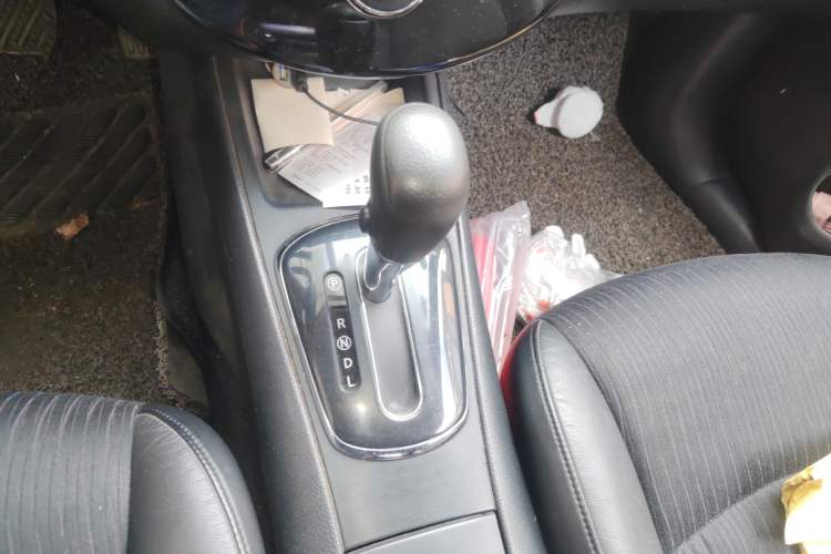 Used Nissan Tiida 2011 1.6L CVT Smart Version Gear Lever