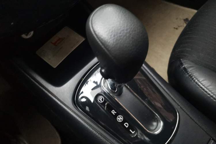 Used Nissan Tiida 2011 1.6L CVT Smart Version Gear Lever