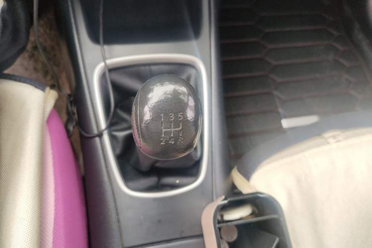 Used Nissan Tiida 2011 1.6L Manual Comfort Edition Gear Lever