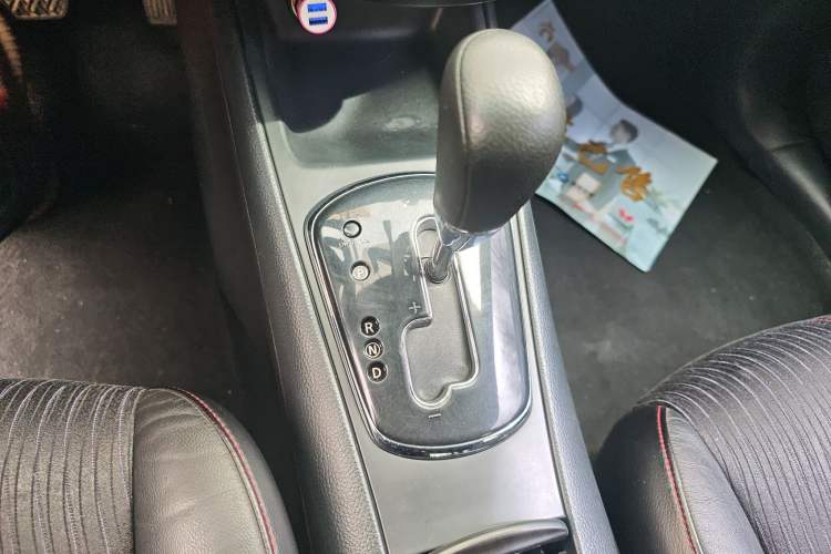 Used Nissan Tiida 2011 1.6T M-CVT Cool Edition Gear Lever