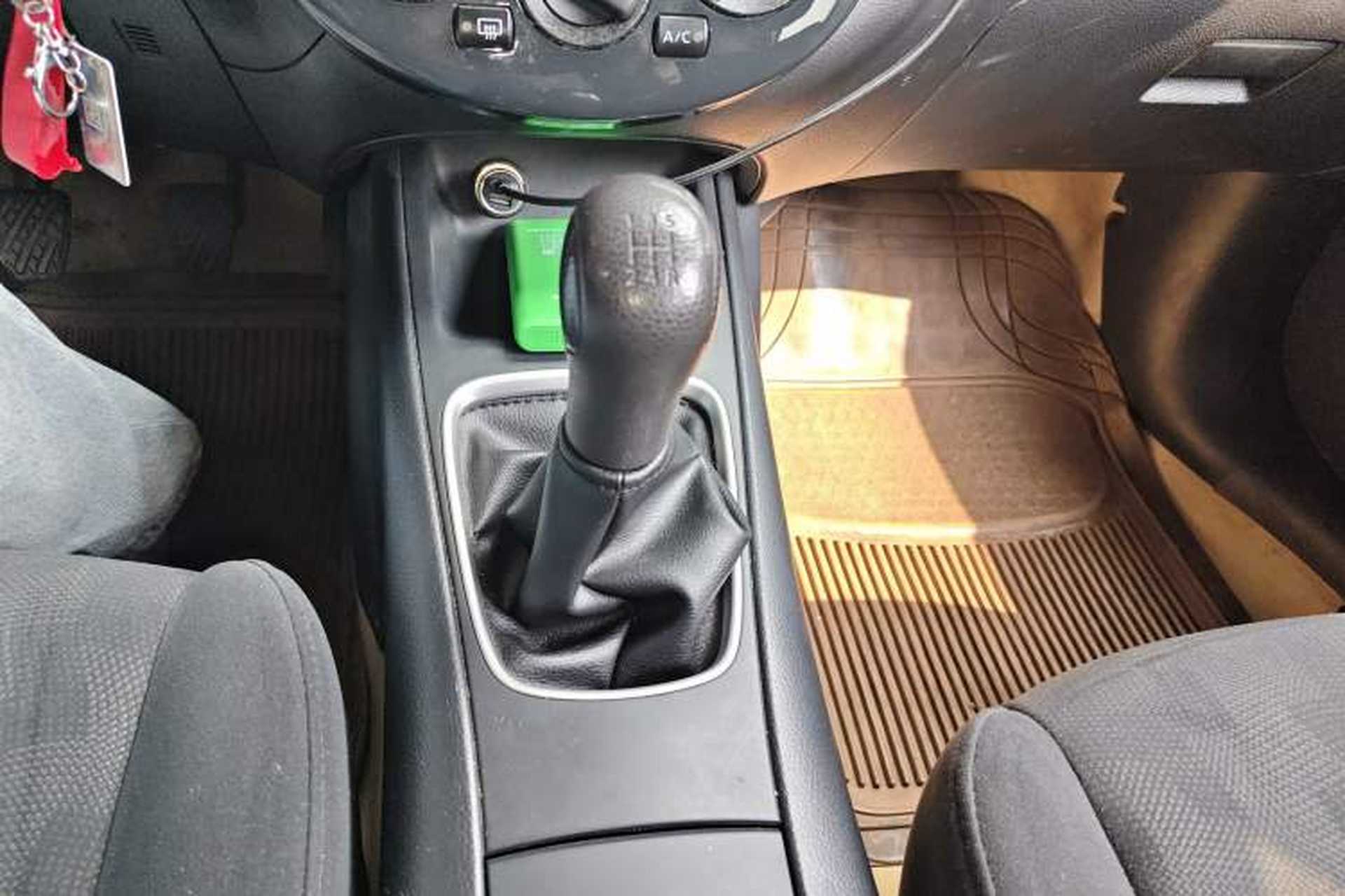 Used Nissan Tiida 2011 1.6L Manual Comfort Edition Gear Lever