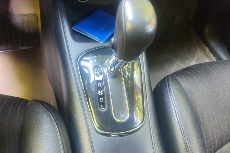 Used Nissan Tiida 2011 1.6L CVT Smart Version Gear Lever
