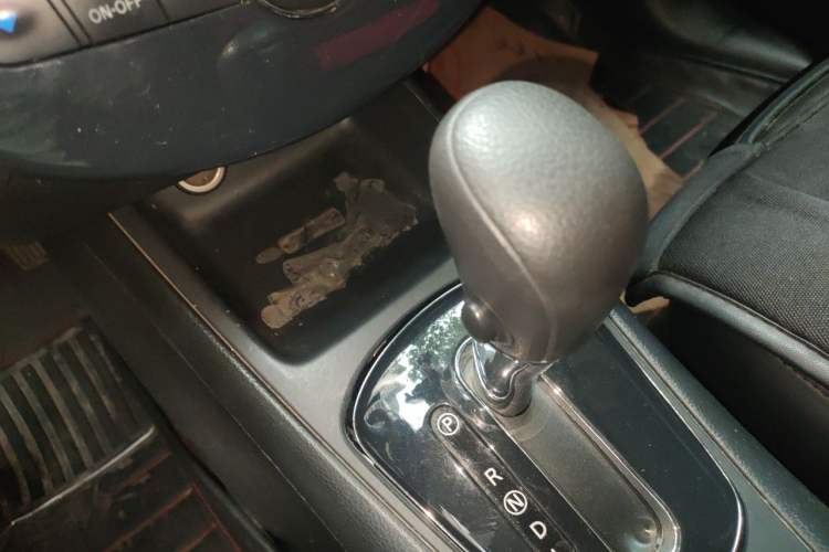 Used Nissan Tiida 2011 1.6L CVT Smart Version Gear Lever