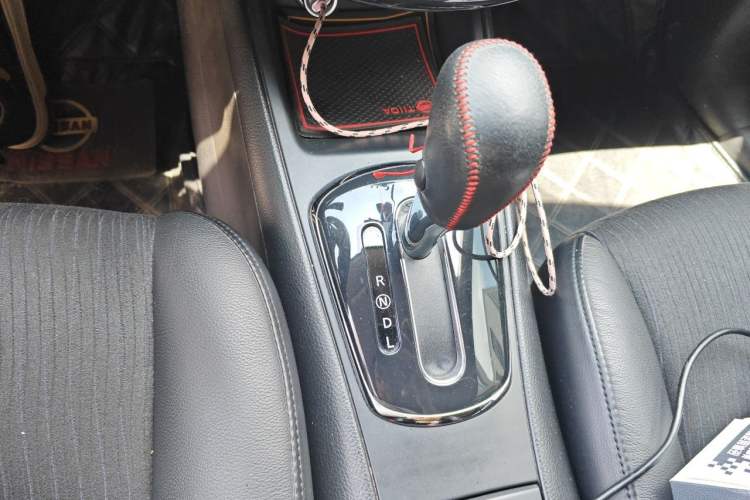 Used Nissan Tiida 2011 1.6L CVT Smart Version Gear Lever