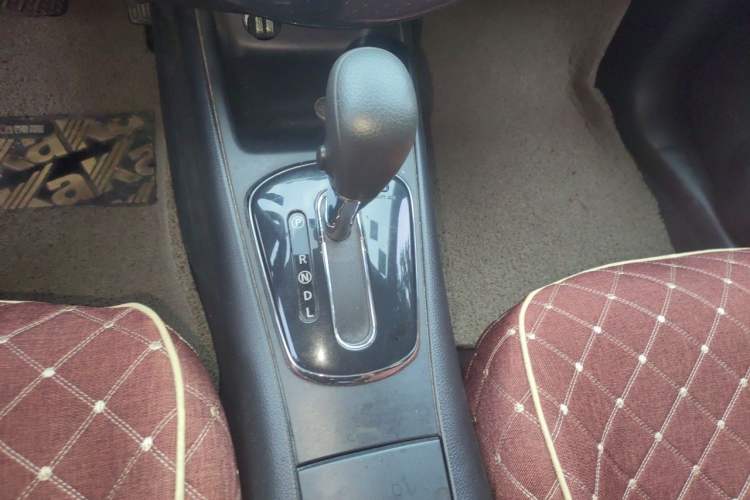 Used Nissan Tiida 2011 1.6L CVT Smart Version Gear Lever