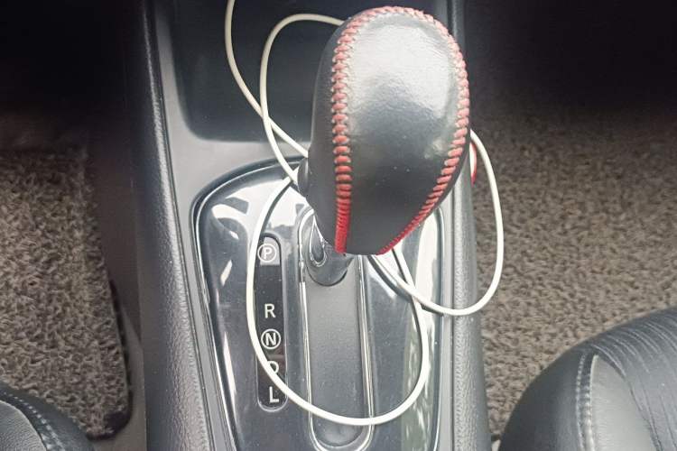 Used Nissan Tiida 2011 1.6L CVT Smart Version Gear Lever