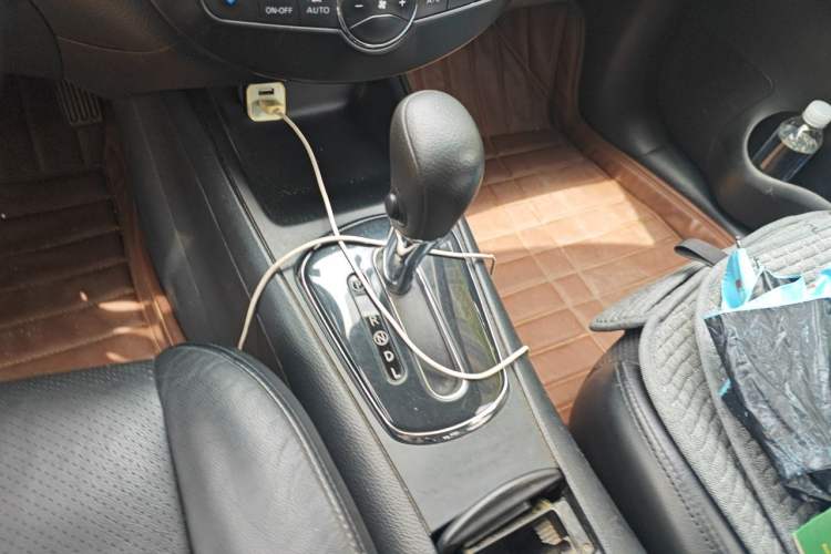 Used Nissan Tiida 2011 1.6L CVT Smart Version Gear Lever