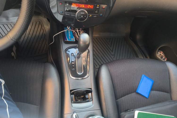 Used Nissan Tiida 2011 1.6L CVT Smart Version Gear Lever