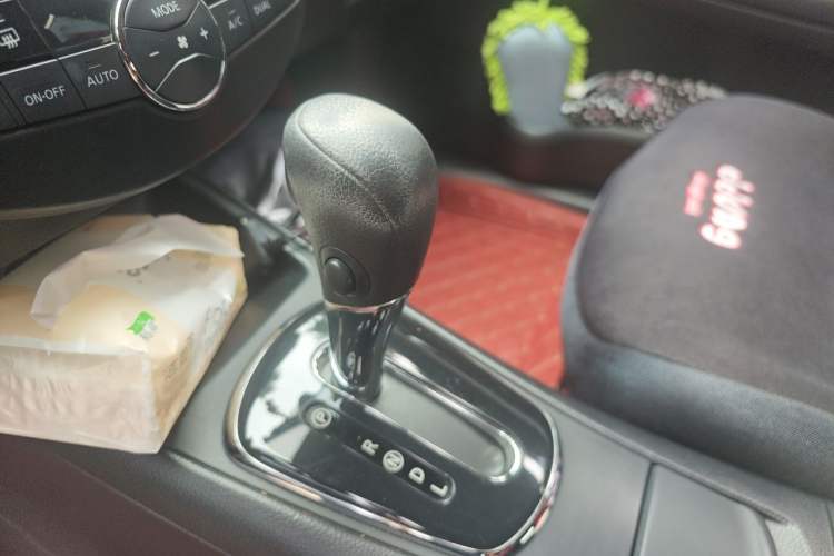 Used Nissan Tiida 2011 1.6L CVT Smart Version Gear Lever