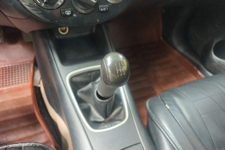 Used Nissan Tiida 2011 1.6L Manual Comfort Edition Gear Lever