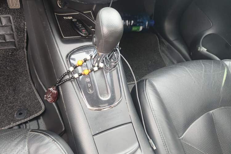 Used Nissan Tiida 2011 1.6L CVT Luxury Edition Gear Lever