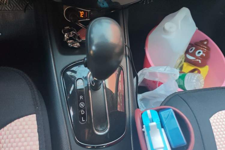 Used Nissan Tiida 2011 1.6L CVT Smart Version Gear Lever