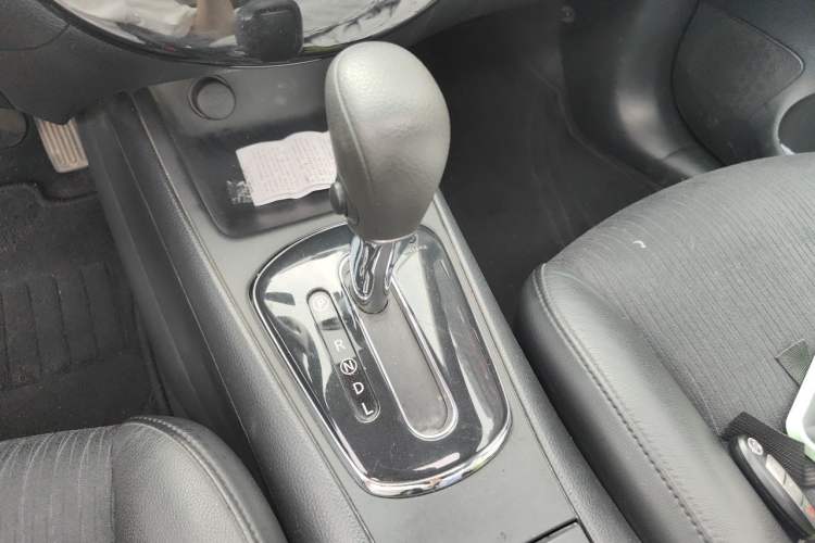 Used Nissan Tiida 2011 1.6L CVT Smart Version Gear Lever