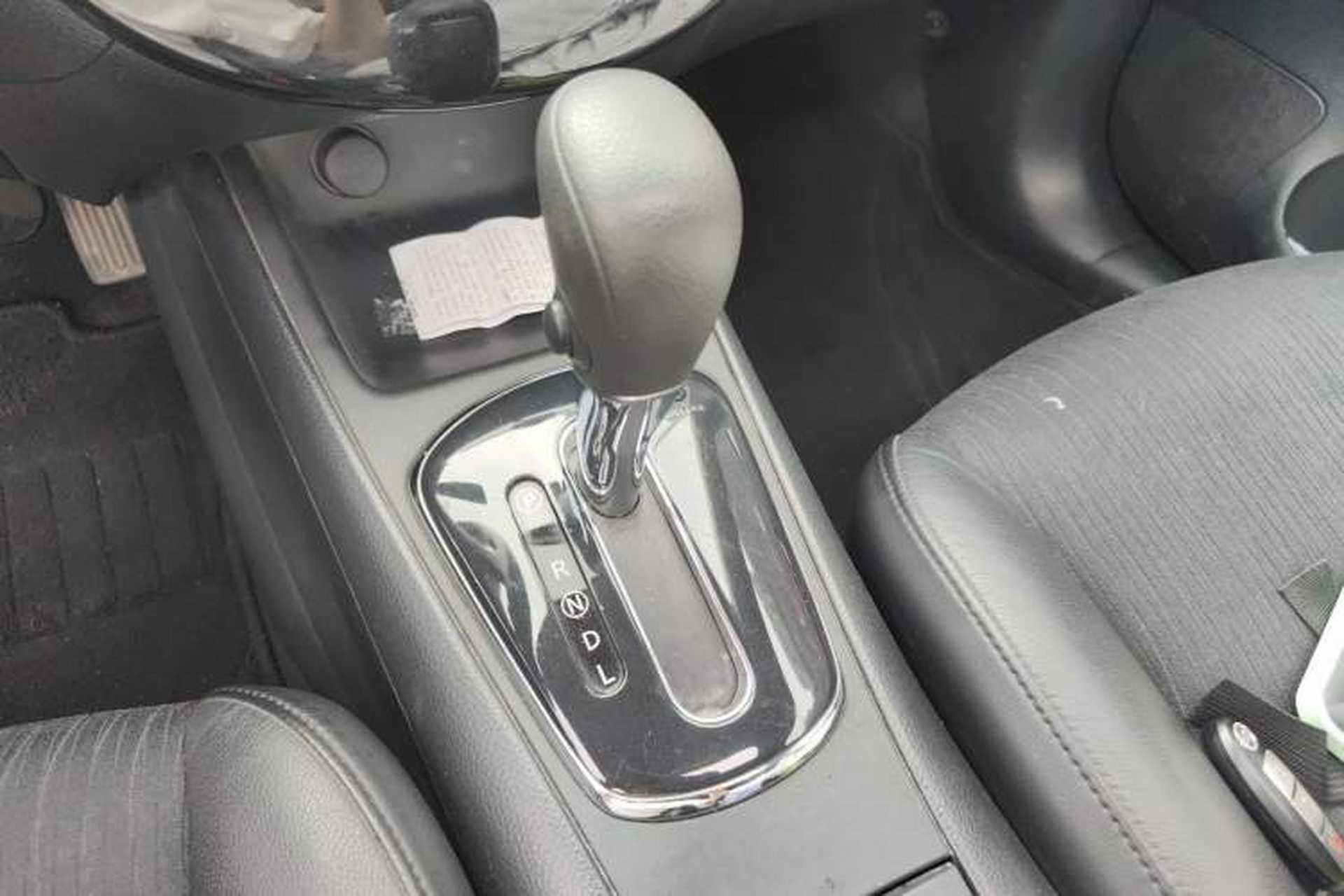 Used Nissan Tiida 2011 1.6L CVT Smart Version Gear Lever
