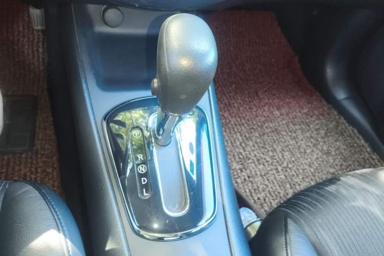 Used Nissan Tiida 2011 1.6L CVT Smart Version Gear Lever