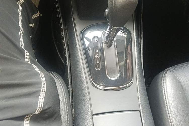 Used Nissan Tiida 2011 1.6L CVT Smart Version Gear Lever