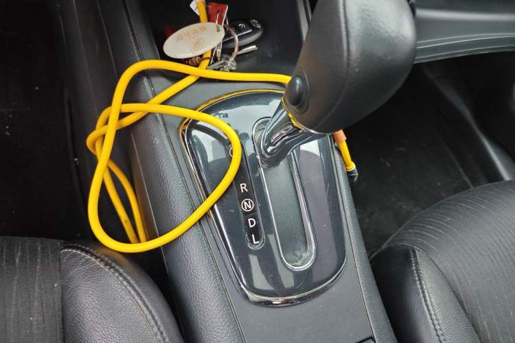 Used Nissan Tiida 2011 1.6L CVT Smart Version Gear Lever