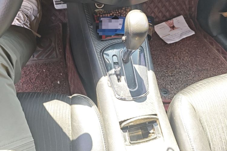 Used Nissan Tiida 2011 1.6L CVT Smart Version Gear Lever