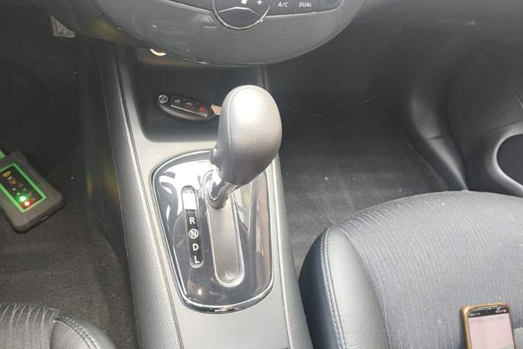 Used Nissan Tiida 2011 1.6L CVT Smart Version Gear Lever