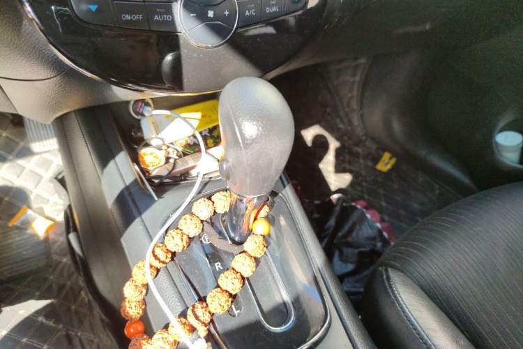 Used Nissan Tiida 2011 1.6L CVT Smart Version Gear Lever