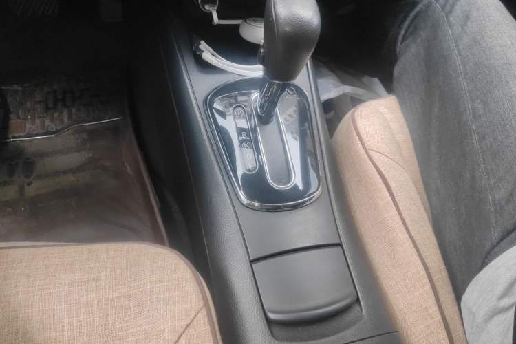 Used Nissan Tiida 2011 1.6L CVT Comfort Model Gear Lever