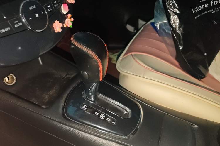 Used Nissan Tiida 2011 1.6L CVT Smart Version Gear Lever