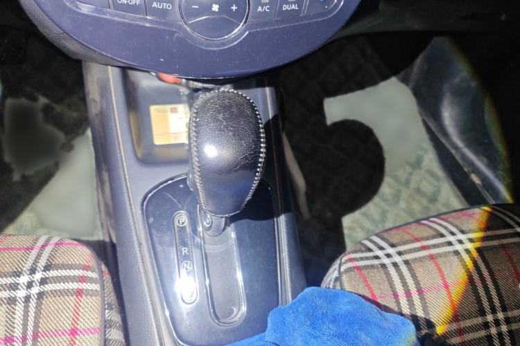 Used Nissan Tiida 2011 1.6L CVT Smart Version Gear Lever