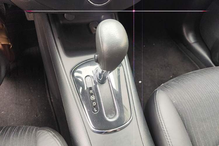 Used Nissan Tiida 2011 1.6L CVT Smart Version Gear Lever