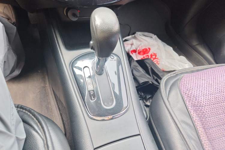 Used Nissan Tiida 2011 1.6L CVT Smart Version Gear Lever
