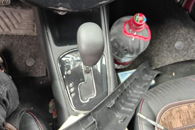 Used Nissan Tiida 2011 1.6T M-CVT Cool Edition Gear Lever