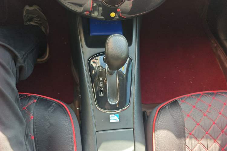 Used Nissan Tiida 2011 1.6L CVT Smart Version Gear Lever
