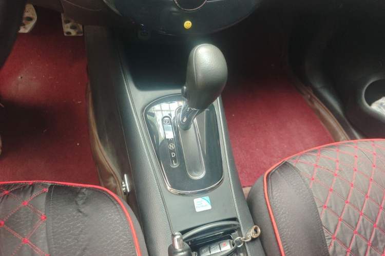 Used Nissan Tiida 2011 1.6L CVT Smart Version Gear Lever