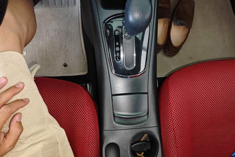 Used Nissan Tiida 2011 1.6L CVT Smart Version Gear Lever