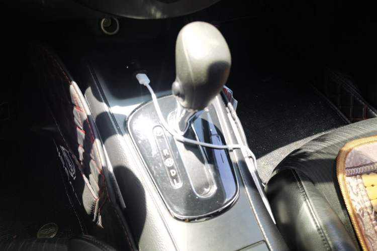 Used Nissan Tiida 2011 1.6L CVT Smart Version Gear Lever