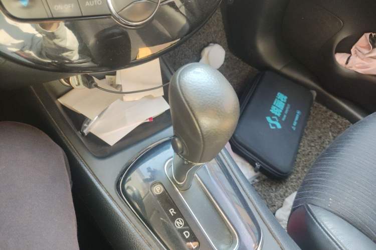 Used Nissan Tiida 2011 1.6L CVT Smart Version Gear Lever