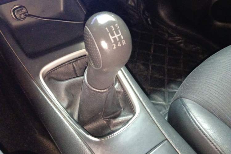 Used Nissan Tiida 2011 1.6L Manual Smart Version Gear Lever