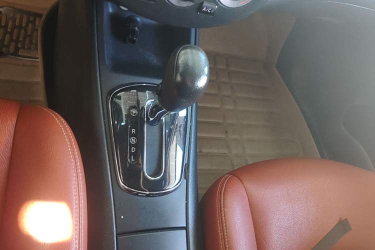 Used Nissan Tiida 2011 1.6L CVT Comfort Model Gear Lever