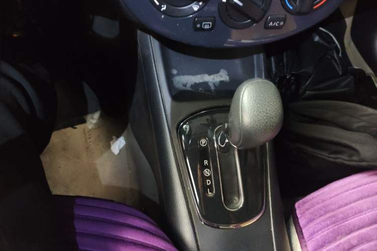 Used Nissan Tiida 2011 1.6L CVT Comfort Model Gear Lever