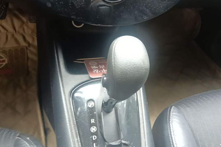 Used Nissan Tiida 2011 1.6L CVT Smart Version Gear Lever