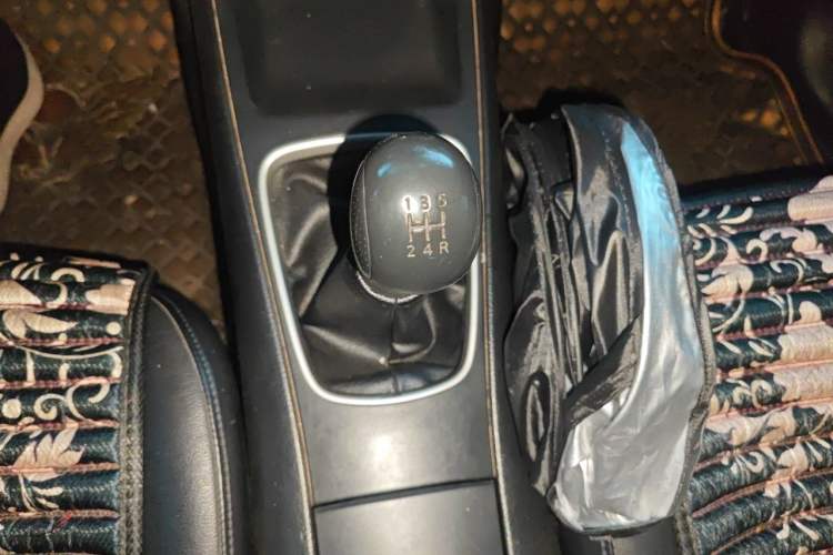 Used Nissan Tiida 2011 1.6L Manual Smart Version Gear Lever