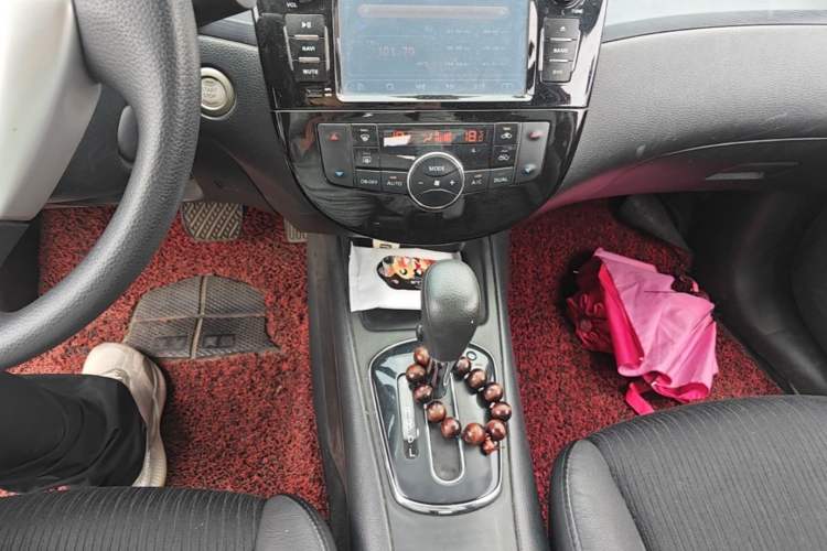 Used Nissan Tiida 2011 1.6L CVT Smart Version Gear Lever