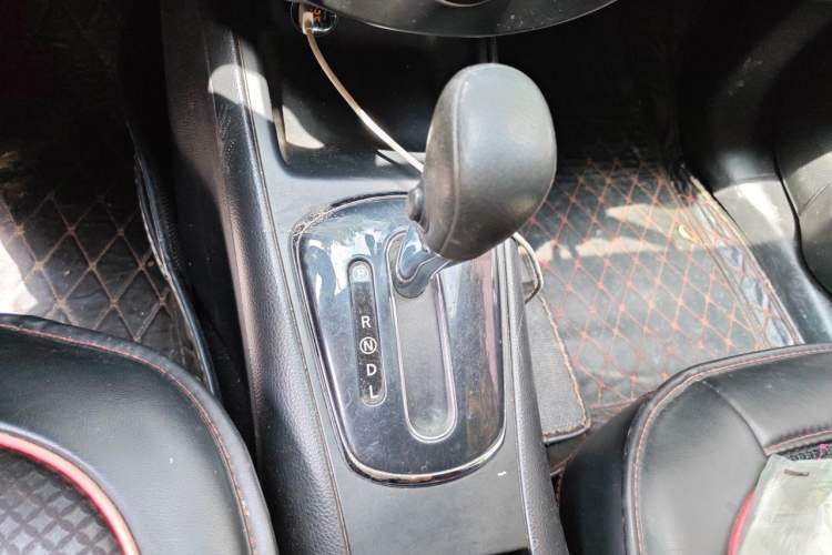 Used Nissan Tiida 2011 1.6L CVT Smart Version Gear Lever