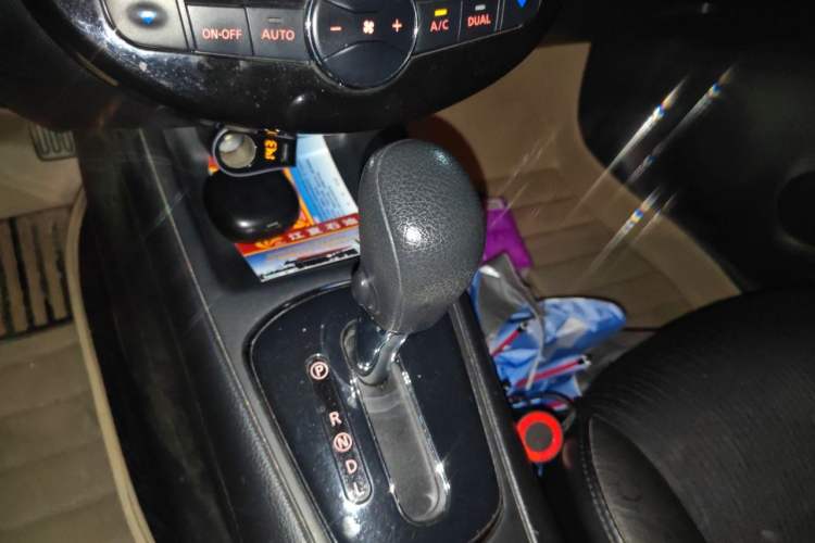 Used Nissan Tiida 2011 1.6L CVT Smart Version Gear Lever