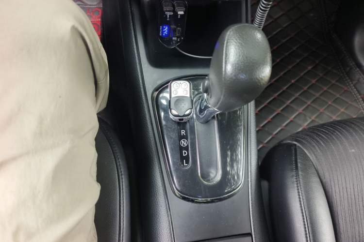 Used Nissan Tiida 2011 1.6L CVT Smart Version Gear Lever