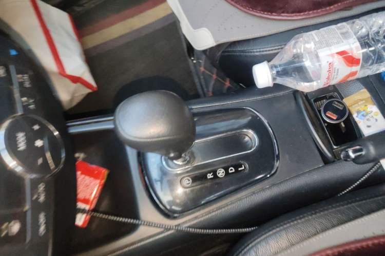 Used Nissan Tiida 2011 1.6L CVT Smart Version Gear Lever
